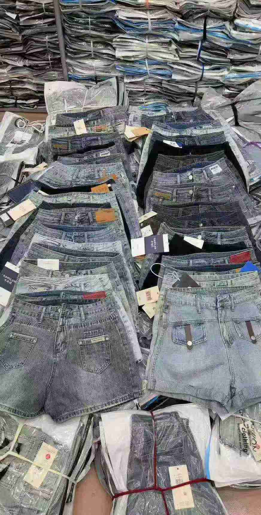 Toptan Stok Fazlası 3000+ Adet Yazlık Hafif Denim Alt Giyim - Image 3