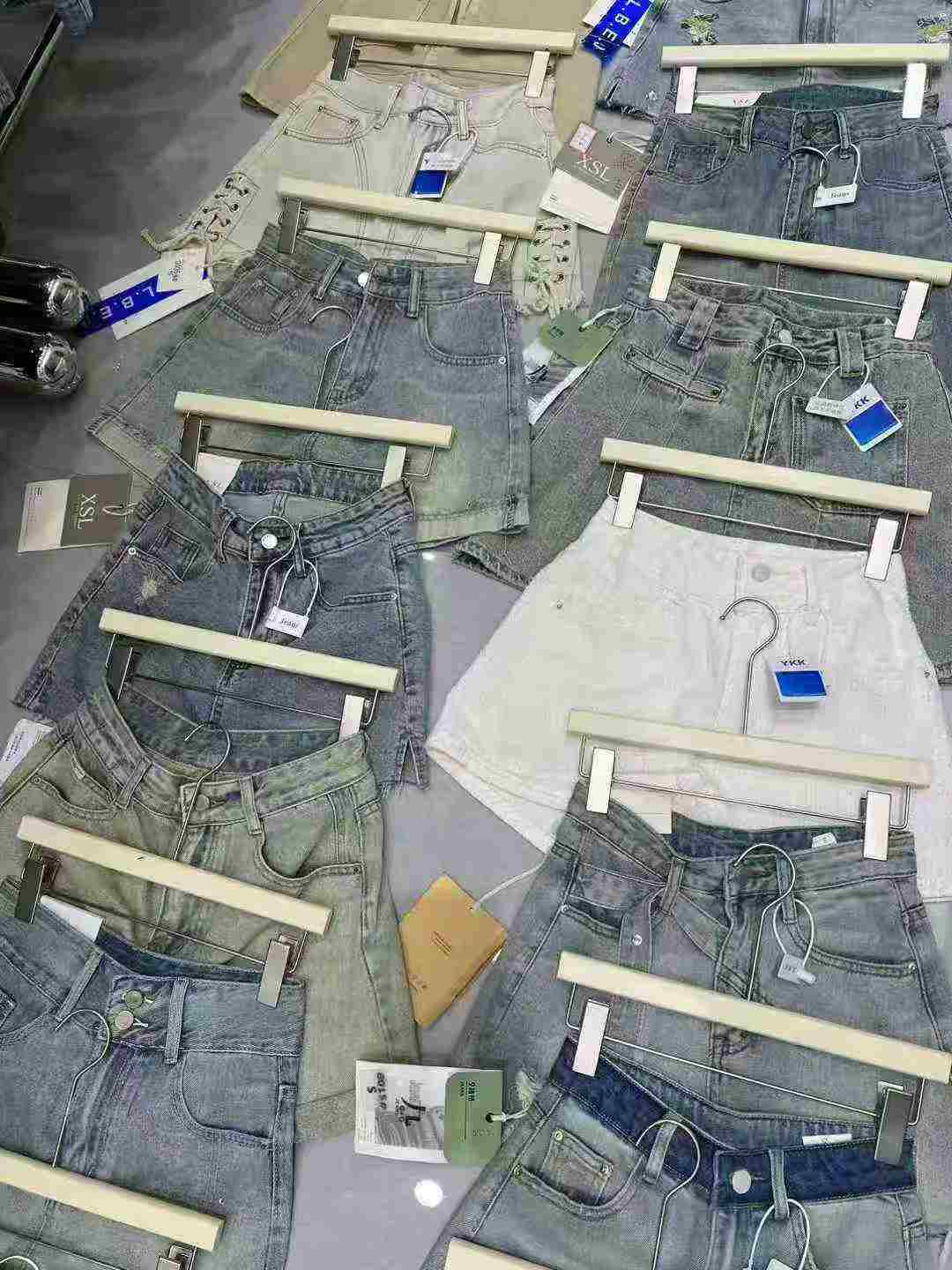 กางเกงขาสั้นและกระโปรงยีนส์ใหม่ คละแบบ คุณภาพสูง 1000 ตัว ขนาด S-XL - Image 3