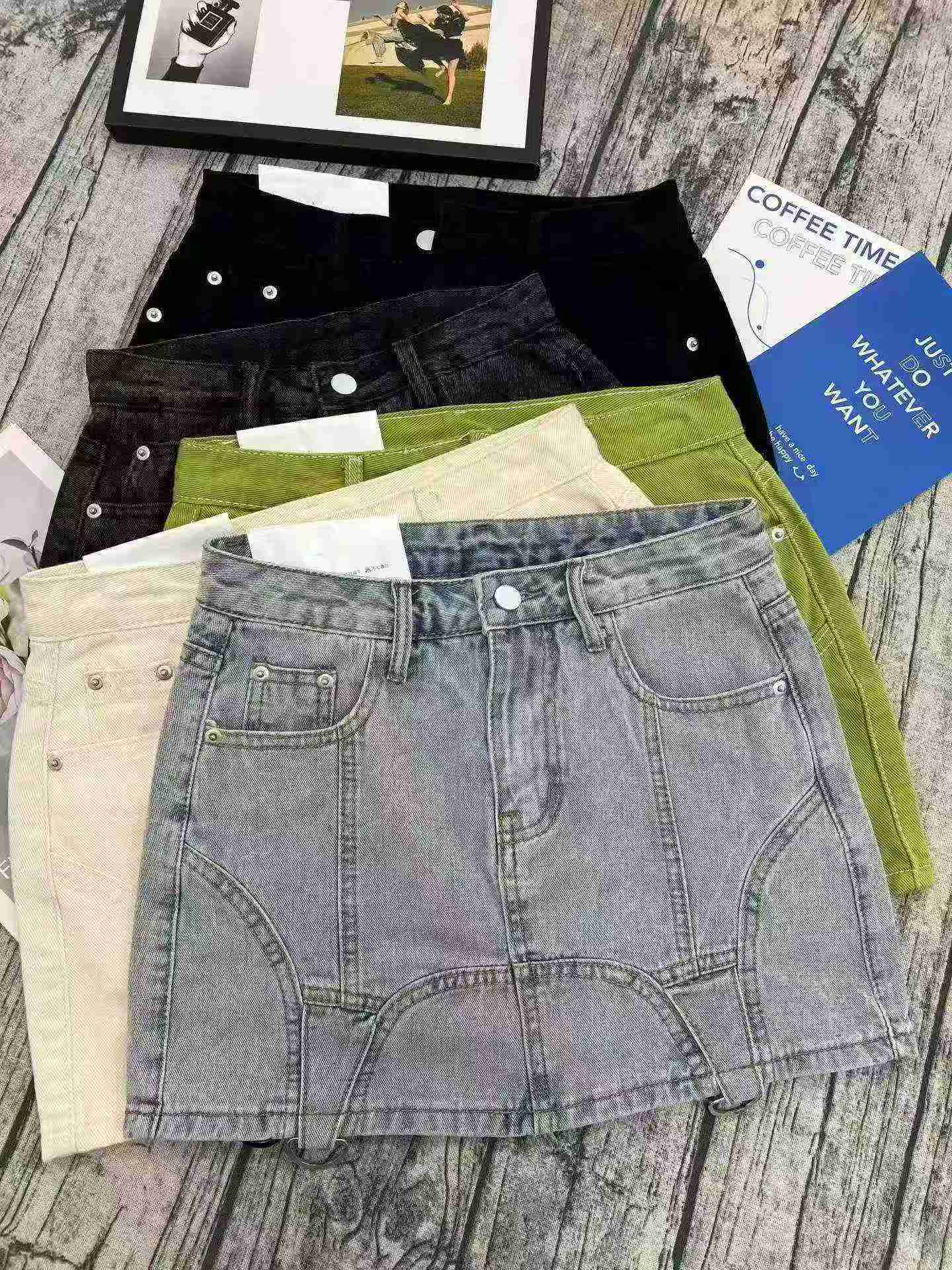 200 SZT. Damska spódnico-spodenka jeansowa z wysokim stanem, nieregularna, z podszewką, fason A, wiosna/lato - Image 2