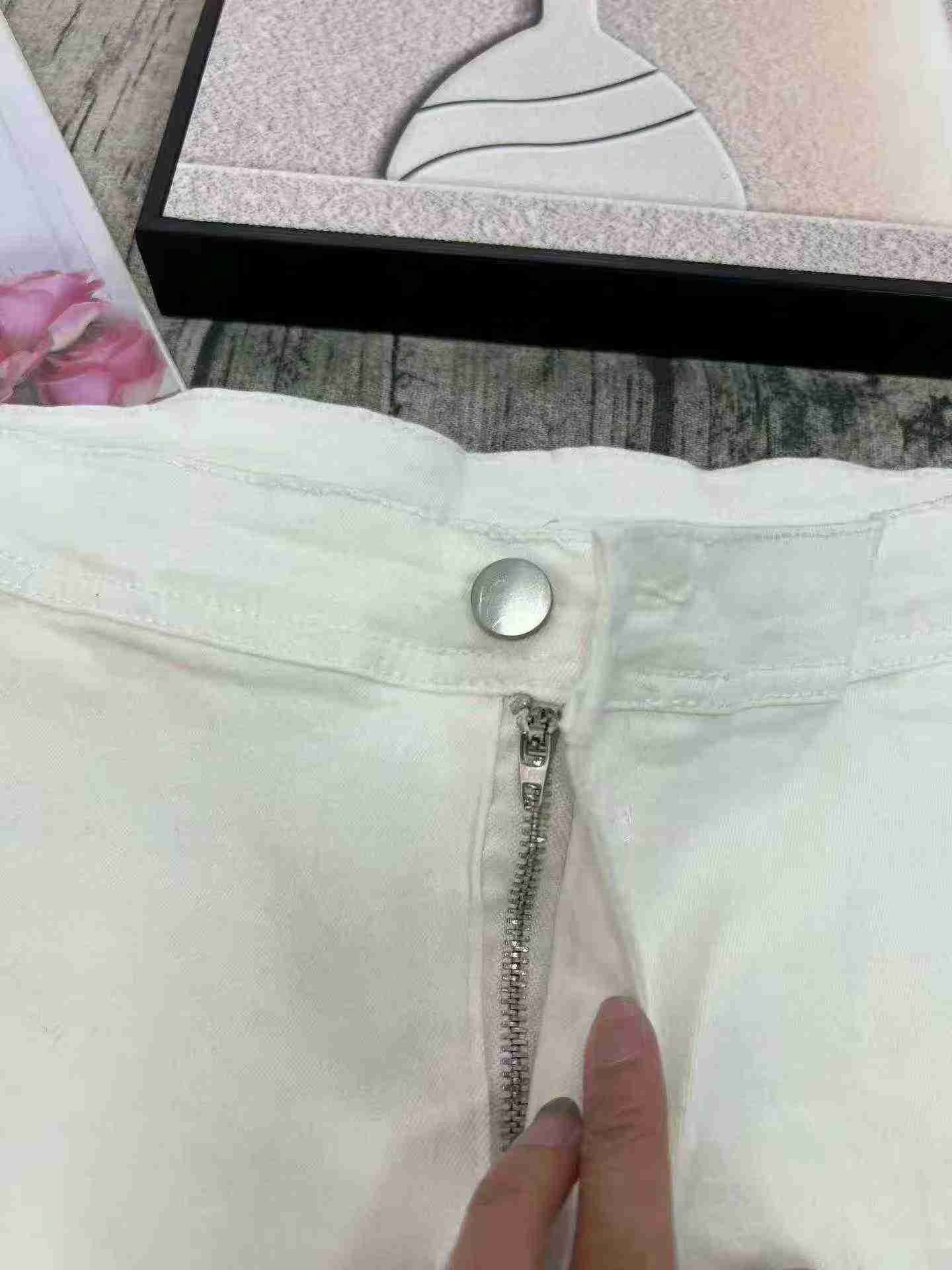 Women's White Stretch High Waist Denim Biker Shorts, Slim Summer 5-Point Shorts, 600 Pieces - Image 8