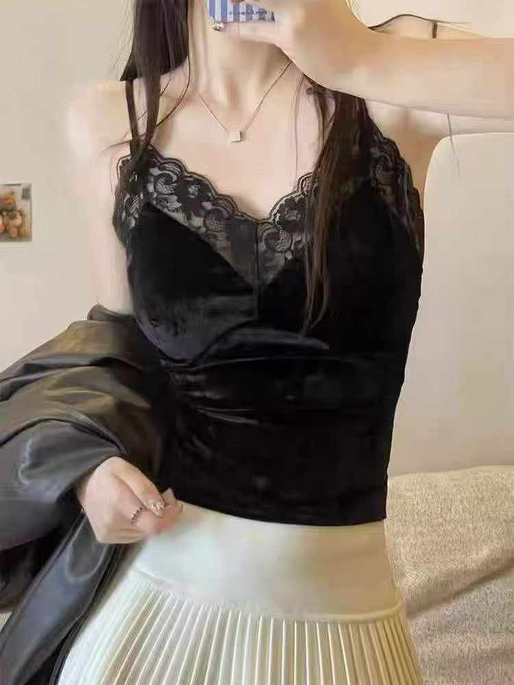 213 خواتین کے مخمل پیڈڈ لیس ٹرم کیمیسول ٹینک ٹاپس کی تھوک لاٹ - Image 3