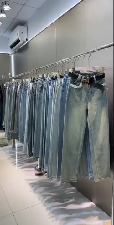 Over 7000 Pieces Clearance Denim Jeans - Image 1