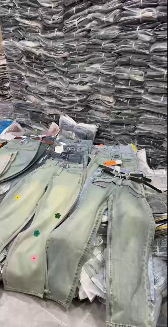 Off-shelved Wide Leg Denim Jeans, 3000+ Pcs Total, 100 Pcs Per Lot - Image 1