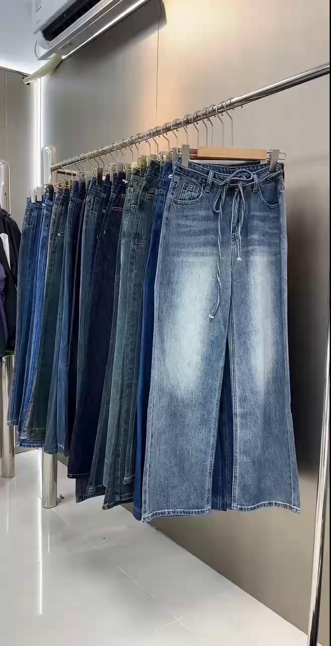 Over 2000 Pieces Autumn Winter Dark Colored Jeans Wholesale - Image 2