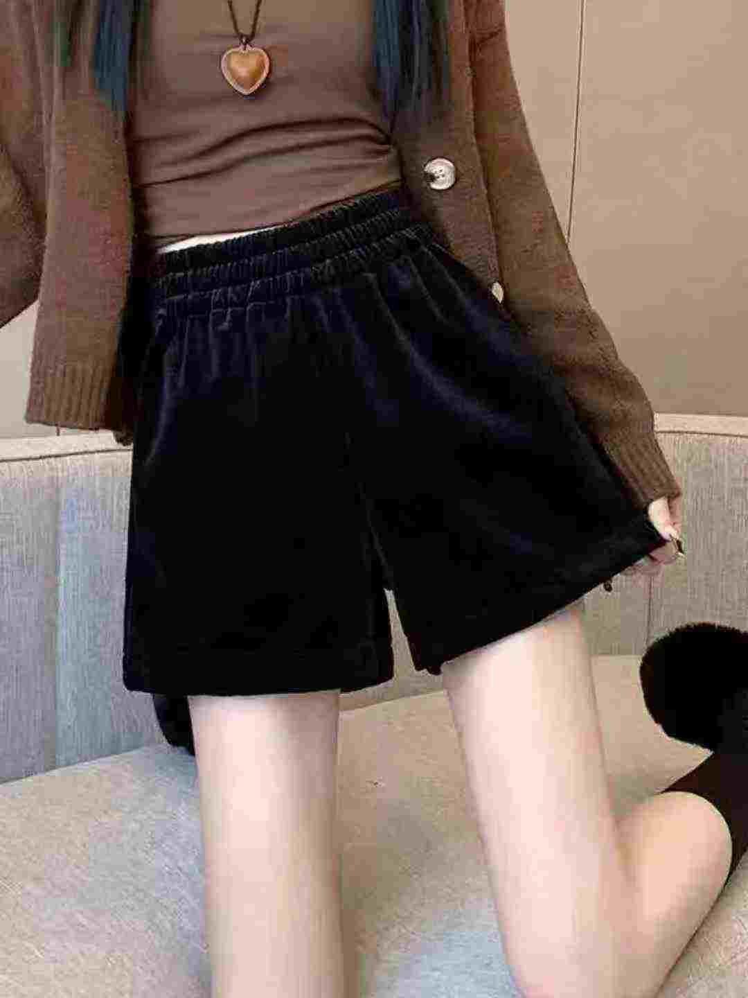 211 Pcs Women's Black Gold Velvet High Waist Wide Leg A-Line Winter Shorts - Image 1