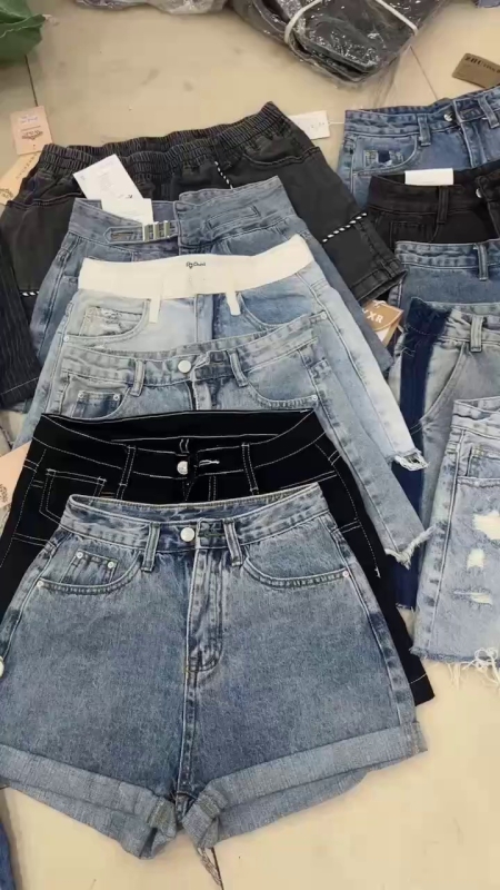 About 3000pcs Women's Mixed Denim Shorts & Denim Skirts Sizes S-2XL Clearance - Image 1