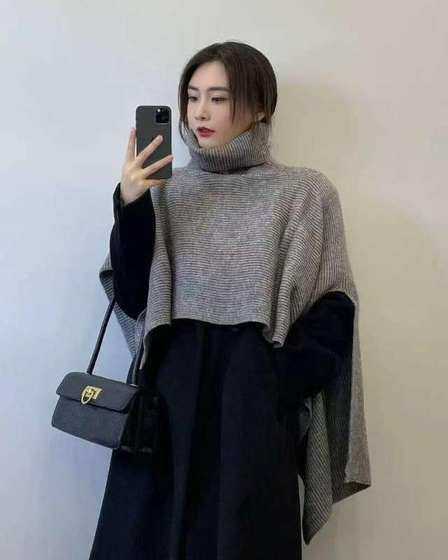 Jesienno-zimowy gładki luźny sweter w stylu koreańskim z wysokim kołnierzem i peleryną-chustką, 294 sztuk - Image 1