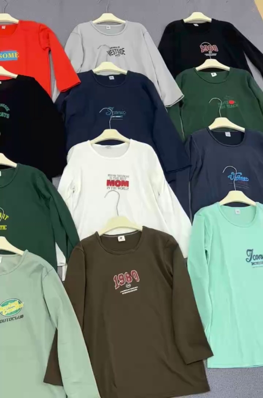 6000 Keping T-Shirt Alas Dalam Lelaki Musim Luruh Lengan Panjang Kapas Borong Penghabisan Stok - Image 1