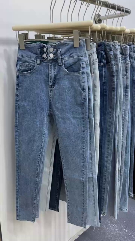 3300 Pieces Brand New Women's Stretch Skinny Denim Jeans - Image 1