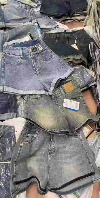 Ulgurji ortiqcha zaxira: 3000+ dona yozgi yengil jinsi pastki kiyimlar - Image 1