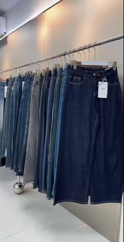 Autumn Winter Dark Jeans Stock Over 2000 Pieces Wholesale - Image 1