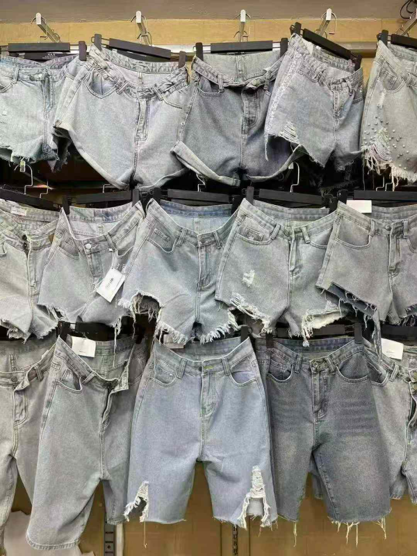 Stok Kedatangan Baru Celana Pendek Denim & Rok Wanita Campuran 5000 Potong Clearance Habis-Habisan - Image 1