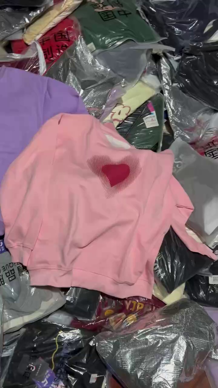 6000 Pieces Women's Mixed Style Hoodies & Sweatshirts - Full Clearance 9.3 CNY Each, S-XXL, Various Designs, Individually Packaged - Image 1