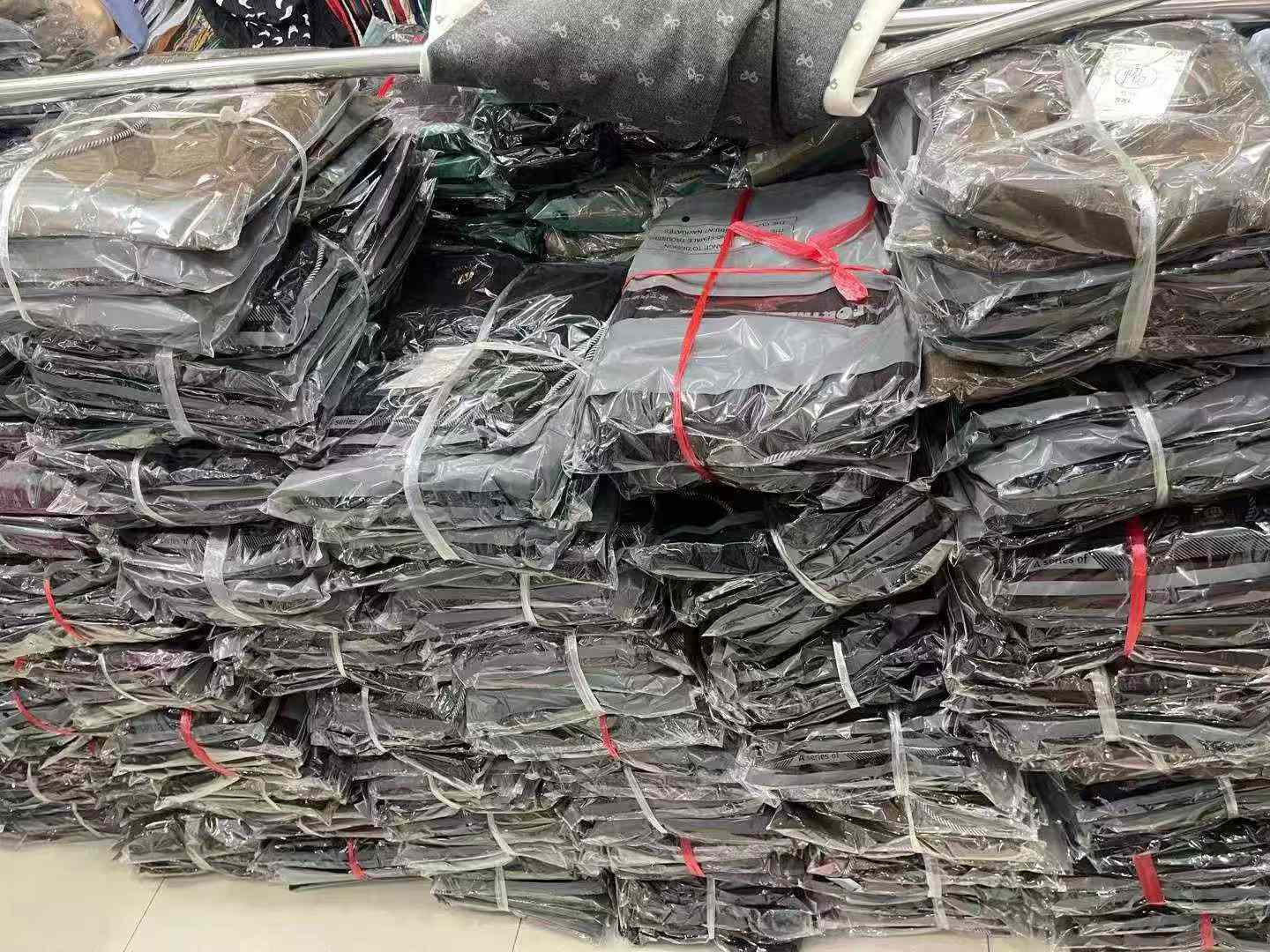 Autumn Molar Velvet Mom Pants (Straight Hem, with Pockets) - 800 Pieces Full Stock Clearance at 16.3 CNY/Piece, 4 Colors & Sizes 2XL-5XL - Image 2