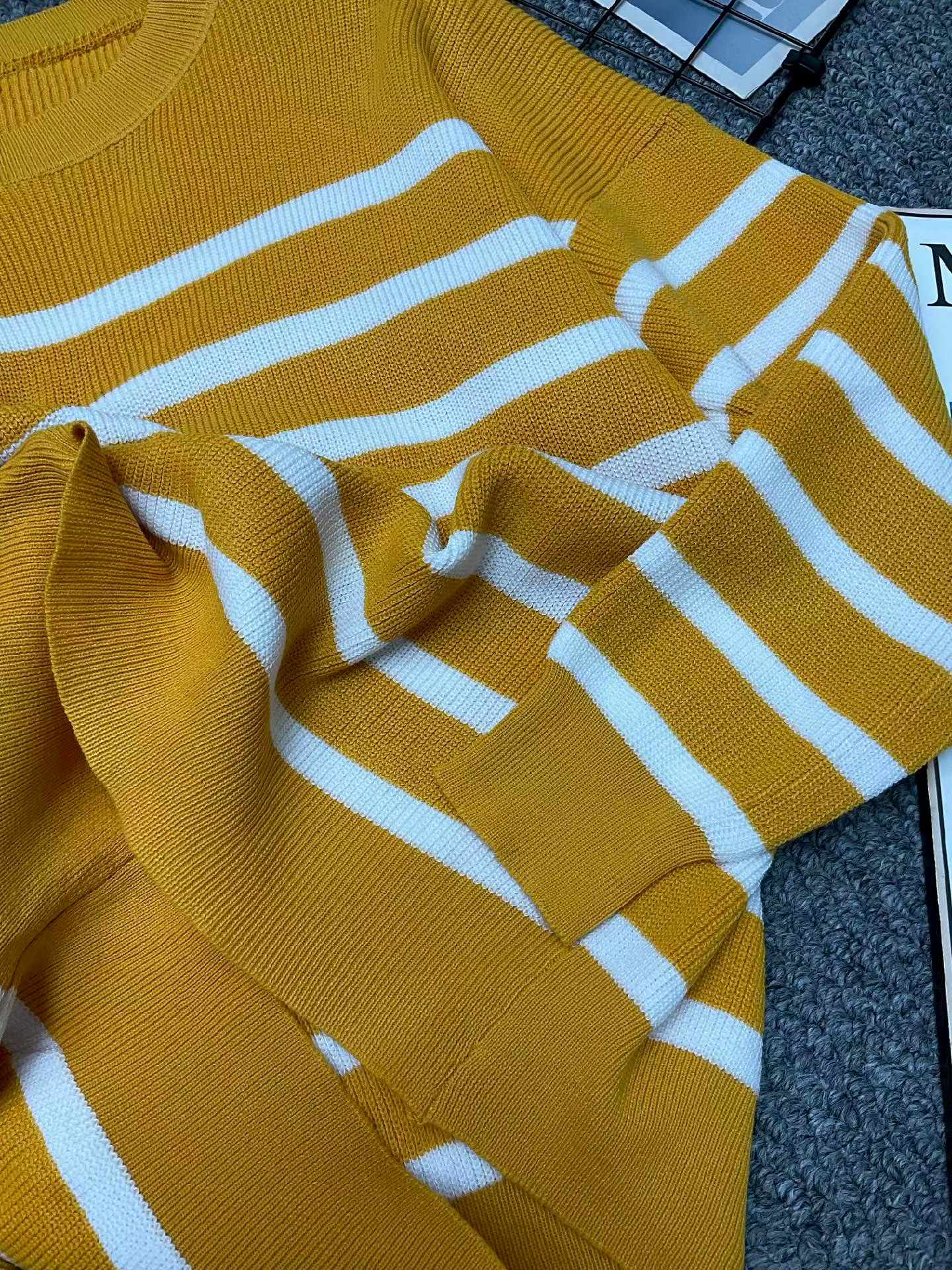 Stock Lot: 120pcs Spring Loose Fit Color Block Stripe Crew Neck Pullover Sweaters - Full Take @6.4 CNY/Piece, Soft Stretch Fabric, Individually Packed - Image 2