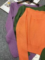 203pcs Spring Plain Minimalist Stretch Slim-Fit Long Sleeve Knit Tops | Chinese Clothing Stock Lot Wholesale at 5.4 CNY Each - Image 3