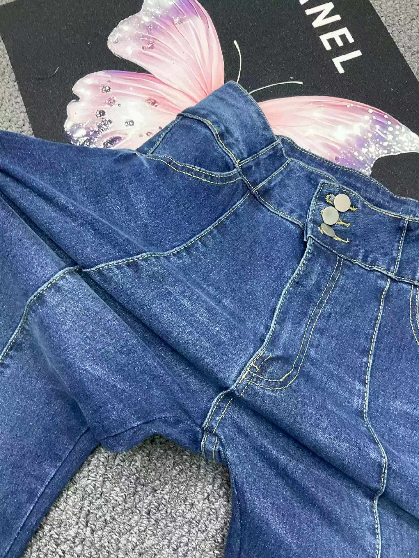 Chinese Clothing Stock Lots: Spring & Autumn High Stretch Loose Multi-Button Micro-Flare Denim Pants, S-2XL, ~80pcs, Full Bulk Wholesale @16.3 CNY/Piece - Image 2