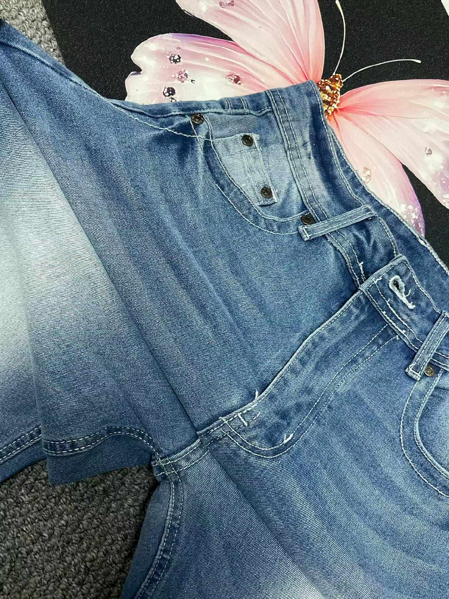 Bulk Wholesale Export Stock Lot: Spring/Summer High Stretch Branded American Style Loose 9/10 Length Jeans, S-2XL, 90 Pieces, Individual Packaging, CNY12.3/Piece - Image 2