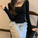 Autumn & Winter Viral Square Neck Ruffled Split Hem Knit Pullover Sweaters - 1110pcs Chinese Clothing Stock Lot, Bulk Wholesale, CNY5.4/pc - Image 4