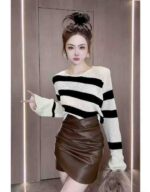 Spring Korean Mature Style Color-Block Striped Long-Sleeve Knit Tops with Shoulder Pads - ~100PCS Stock Lot, Individually Packed, One Size, Bulk Wholesale 6.4 CNY/Piece - Image 4