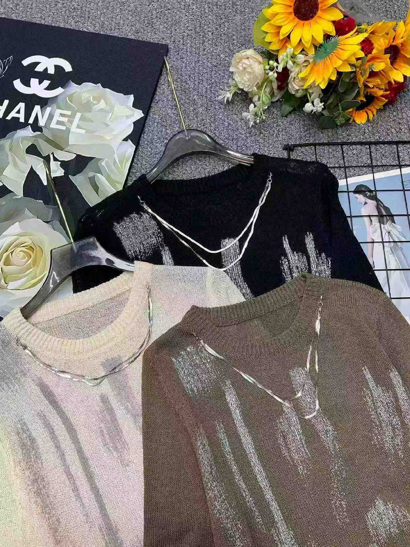 Vintage Tie-Dye Chain Detail Crew Neck Long Sleeve Knit Tops | Around 70 Pieces | Stock Lot Wholesale with Free Accessories | Full Clearance 8.4 CNY/Piece - Image 2