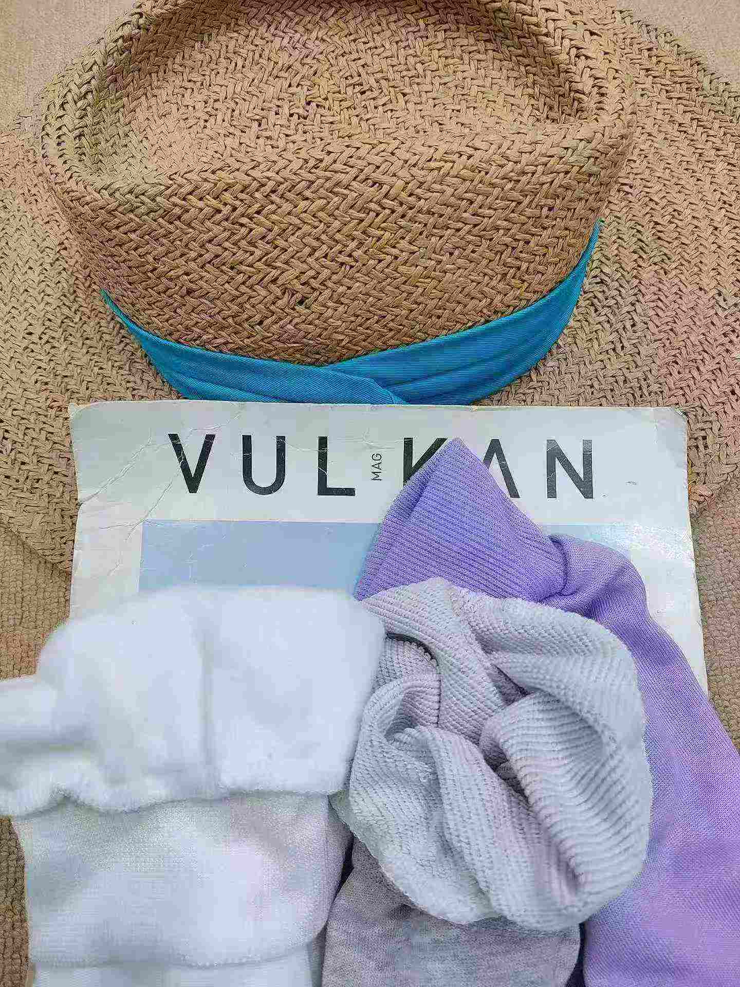 Stock Clearance: 272 Pcs American Trendy Brand Embroidered Letter Couple Hoodies - 4 Colors, Sizes 12345, Individually Packed - Image 2