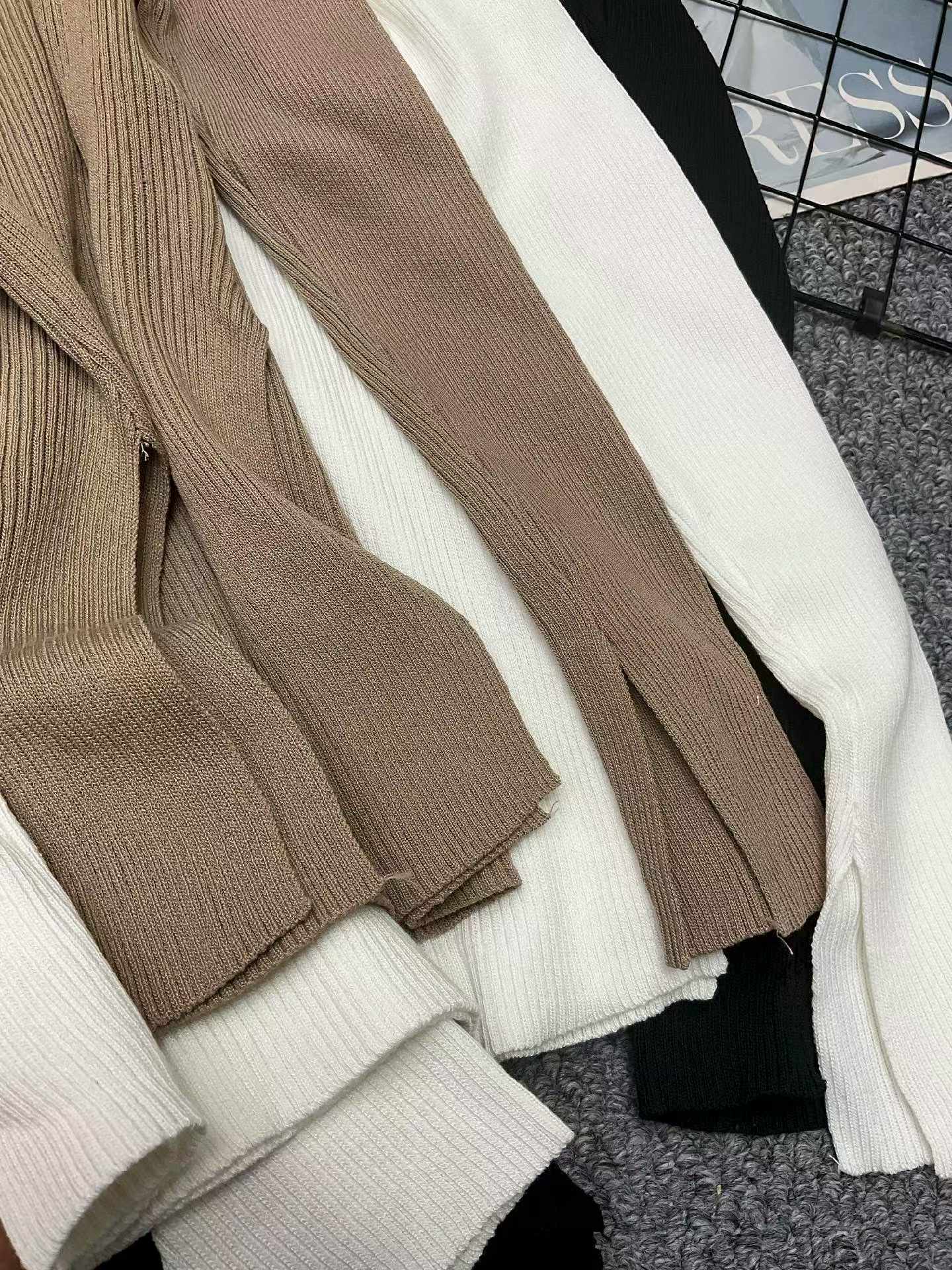 260pcs Fall & Winter Color-Block Ribbed Stretch Slim-Fit Long Sleeve Knit Sweaters | Stock Lot Full Take at CNY6.4/Piece, Individually Packed - Image 1