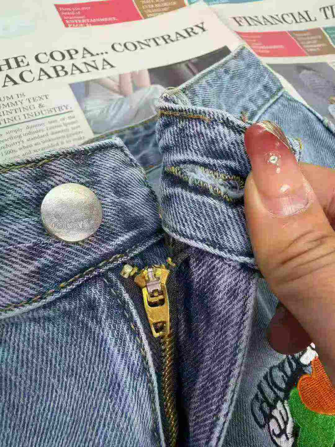 Bulk Stock Lot Women's Heavy Embroidery Denim Shorts - Single Style & Color, 230pcs, Sizes 25-30, CNY 9.3/Piece (610.8910#) - Image 1