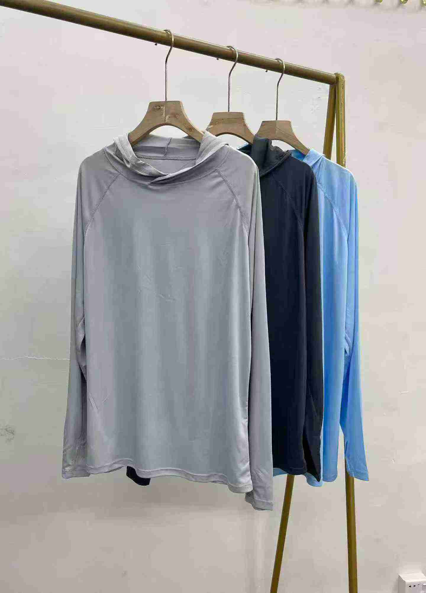 837 Pcs Bulk Hooded Quick-Dry Yoga Long Sleeve Tops | Chinese Clothing Stock Lots, S-2XL, Wholesale Export - Image 1