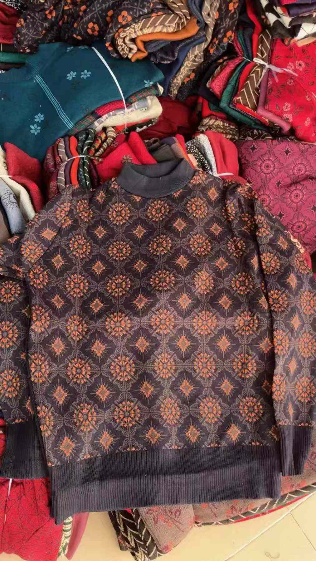 Women's Middle-Aged Core Spun Yarn Sweaters | Chinese Clothing Stock Lots Bulk Clearance Wholesale For Export - Image 2