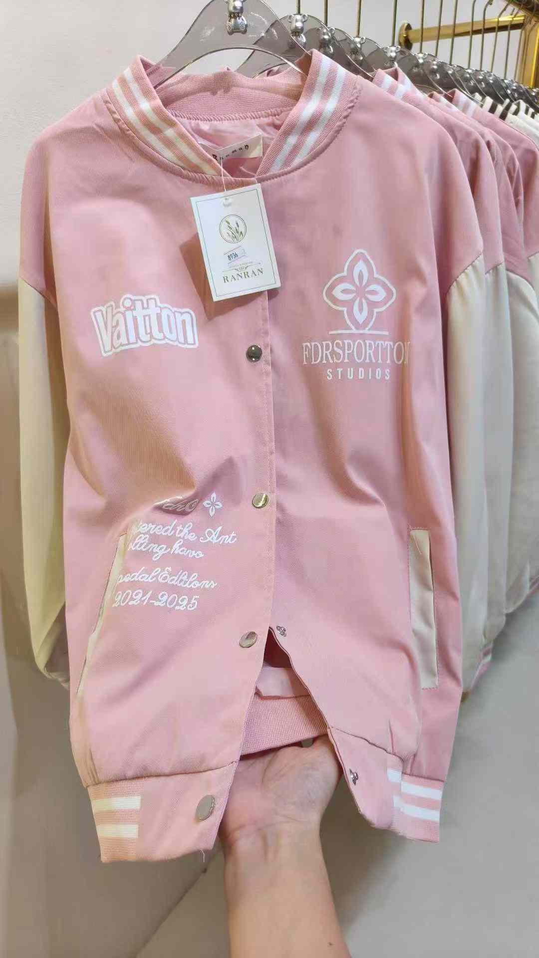 Trendy Unisex American Style Fall Winter Baseball Jackets | Bulk Stock Outerwear For Wholesale Export - Image 2