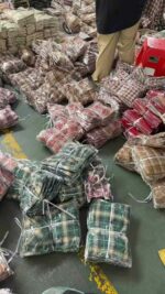 Classic Timeless Plaid Lightweight Long Sleeve Shirts Bulk Wholesale Chinese Clothing Stock Lots - Image 7