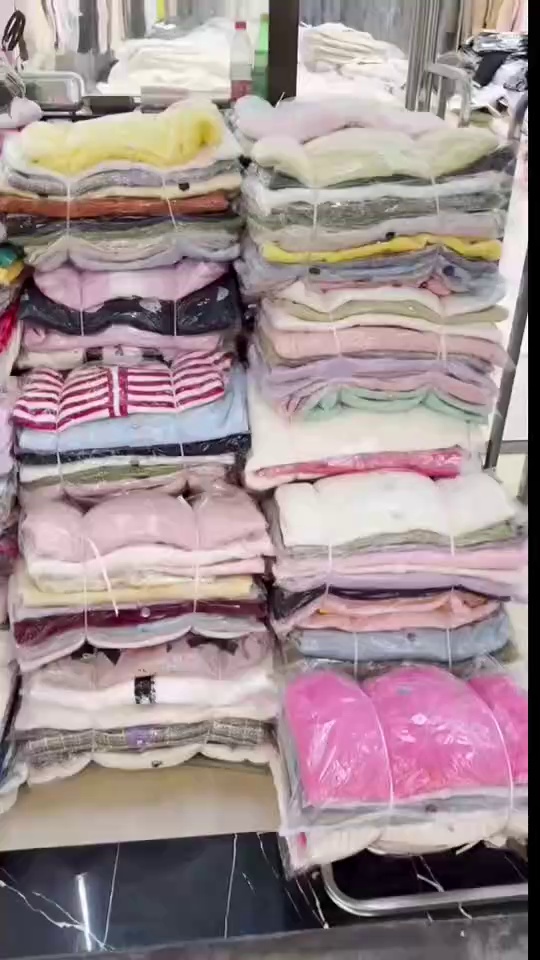 High Quality Mixed Trendy Young Women's Sweaters Chinese Clothing Stock Lots Bulk Wholesale Clearance 16.3 CNY - Image 1