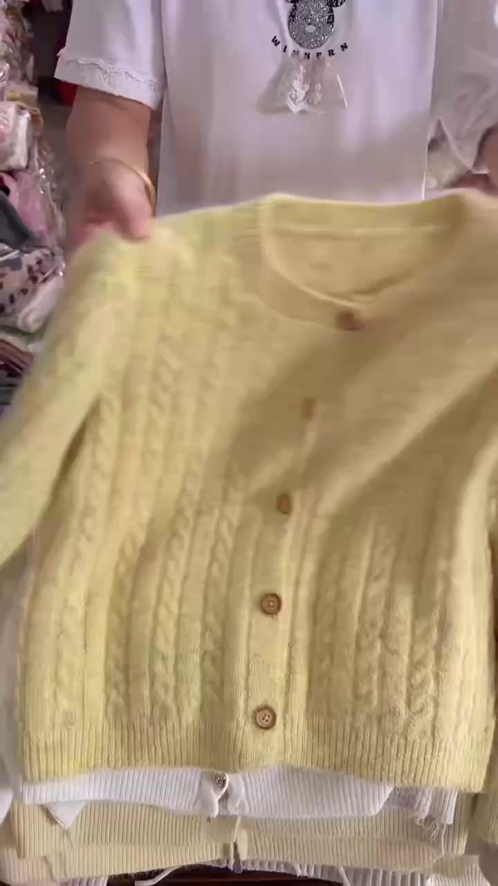 Brand New Assorted Thick Cardigan Sweater Outerwear | Chinese Clothing Stock Lots Bulk Clearance Wholesale - Image 1