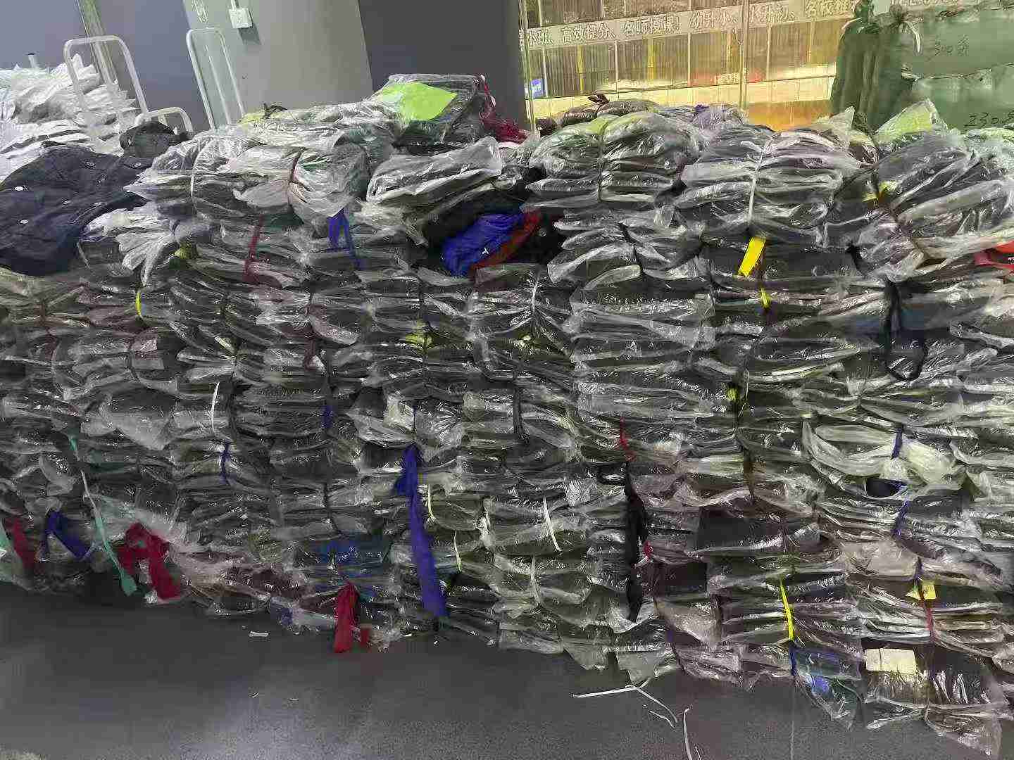 Quality Thickened Padded Big Size Kids Workwear Cotton Outerwear - Bulk Chinese Clothing Stock Lot For Wholesale Export - Image 2