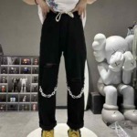28 Pieces Unisex Trendy Chain Jeans Loose Wide Leg Stock Clearance Wholesale - Image 8