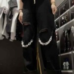 28 Pieces Unisex Trendy Chain Jeans Loose Wide Leg Stock Clearance Wholesale - Image 7