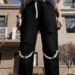 28 Pieces Unisex Trendy Chain Jeans Loose Wide Leg Stock Clearance Wholesale - Image 6