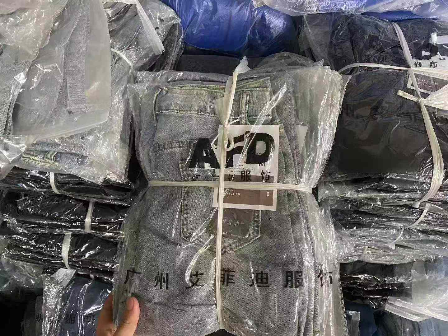 Around 260 Pcs High Quality Spring Autumn American Retro Raw Hem High Waist Flared Floor Length Jeans Bulk Stock - Image 2