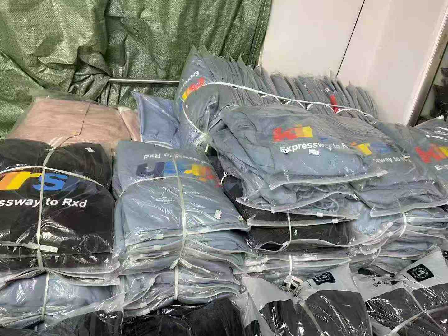 Bulk Clearance 400PCS Autumn Winter Thin Cotton Sweet Loose Hooded Sweatshirts Sizes M-2XL 2 Colors Individual Pack - Image 2