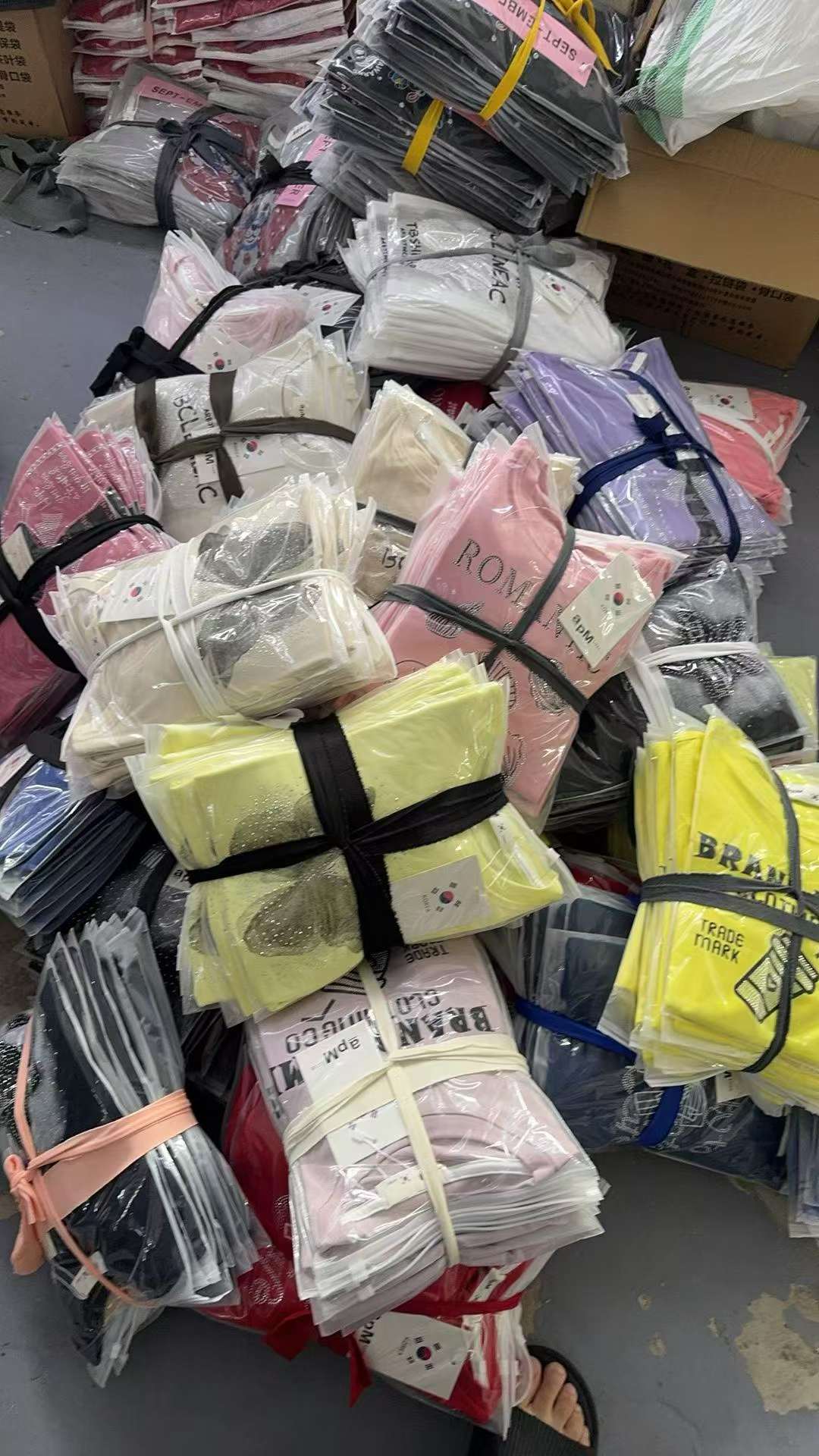 Trendy Hot Girl Printed Women Tops Bulk Wholesale Chinese Clothing Stock Lots - Image 2