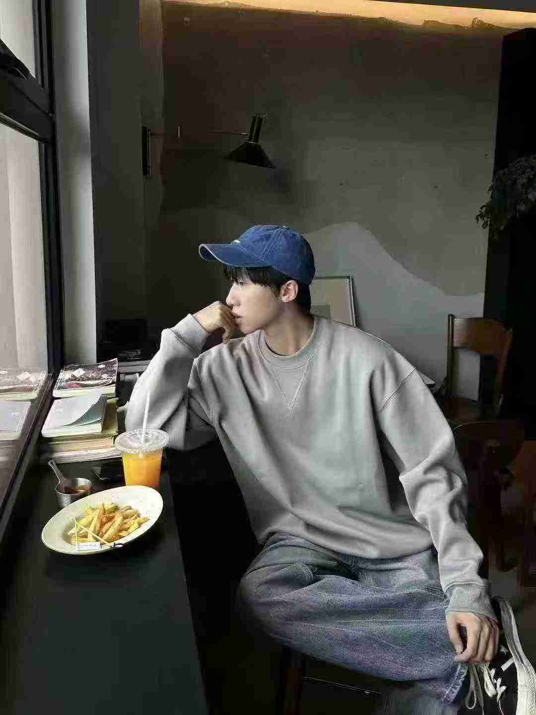 Around 228 Pieces High Quality Autumn Winter Fleece Lined Korean Style Oversized Casual Sweatshirts S-XL Bulk Clearance - Image 1