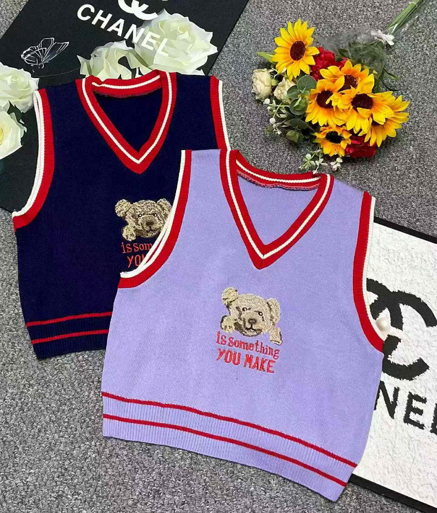 862 Pcs Spring Korean College Style Cartoon Bear Jacquard V-neck Pullover Sweater Vest Bulk Wholesale - Image 1