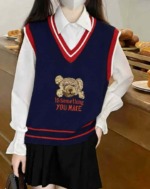 862 Pcs Spring Korean College Style Cartoon Bear Jacquard V-neck Pullover Sweater Vest Bulk Wholesale - Image 7