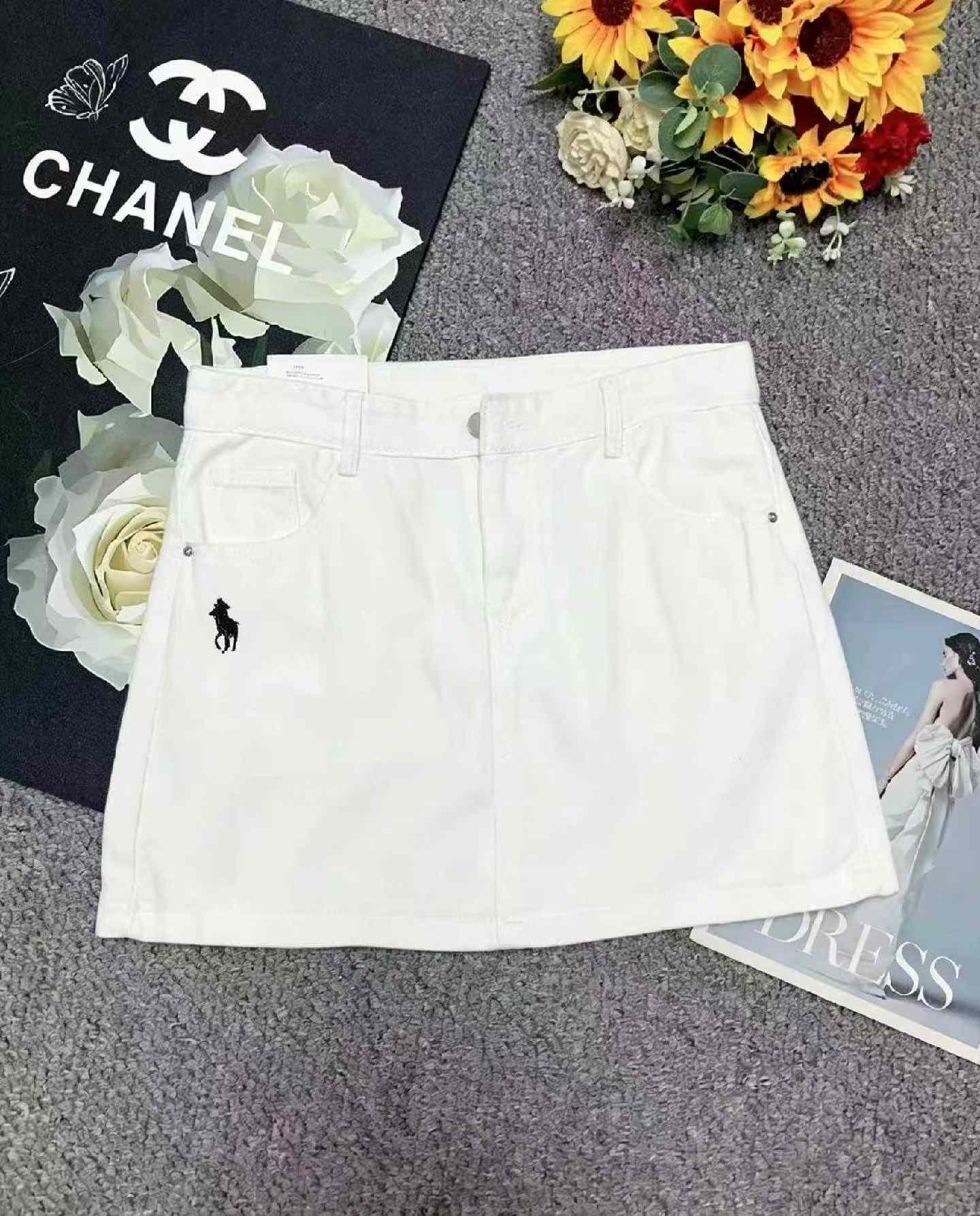 85 Pcs Summer Vintage Designed White Denim Mini Skirts Wholesale Stock Lot - Image 1