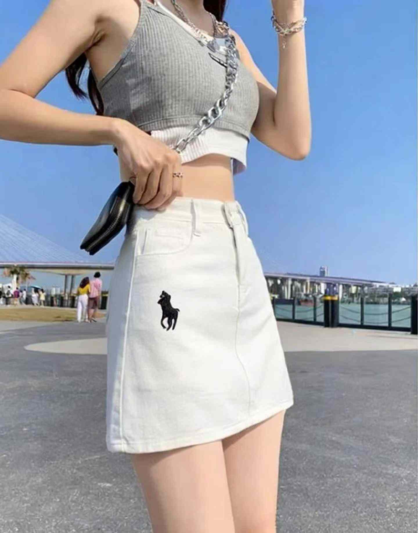 85 Pcs Summer Vintage Designed White Denim Mini Skirts Wholesale Stock Lot - Image 2