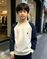 555 Pieces Big Kids Pony Pattern Contrast Raglan Sleeve Warm Soft Long Sleeve Fleece Sweatshirts Stock Wholesale - Image 1