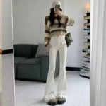 234 Pieces Women's White Stretch Fringed Micro Flare Jeans, Fringe Trim Petite Milk White Flared Jeans for 2026 Spring Summer - Image 1