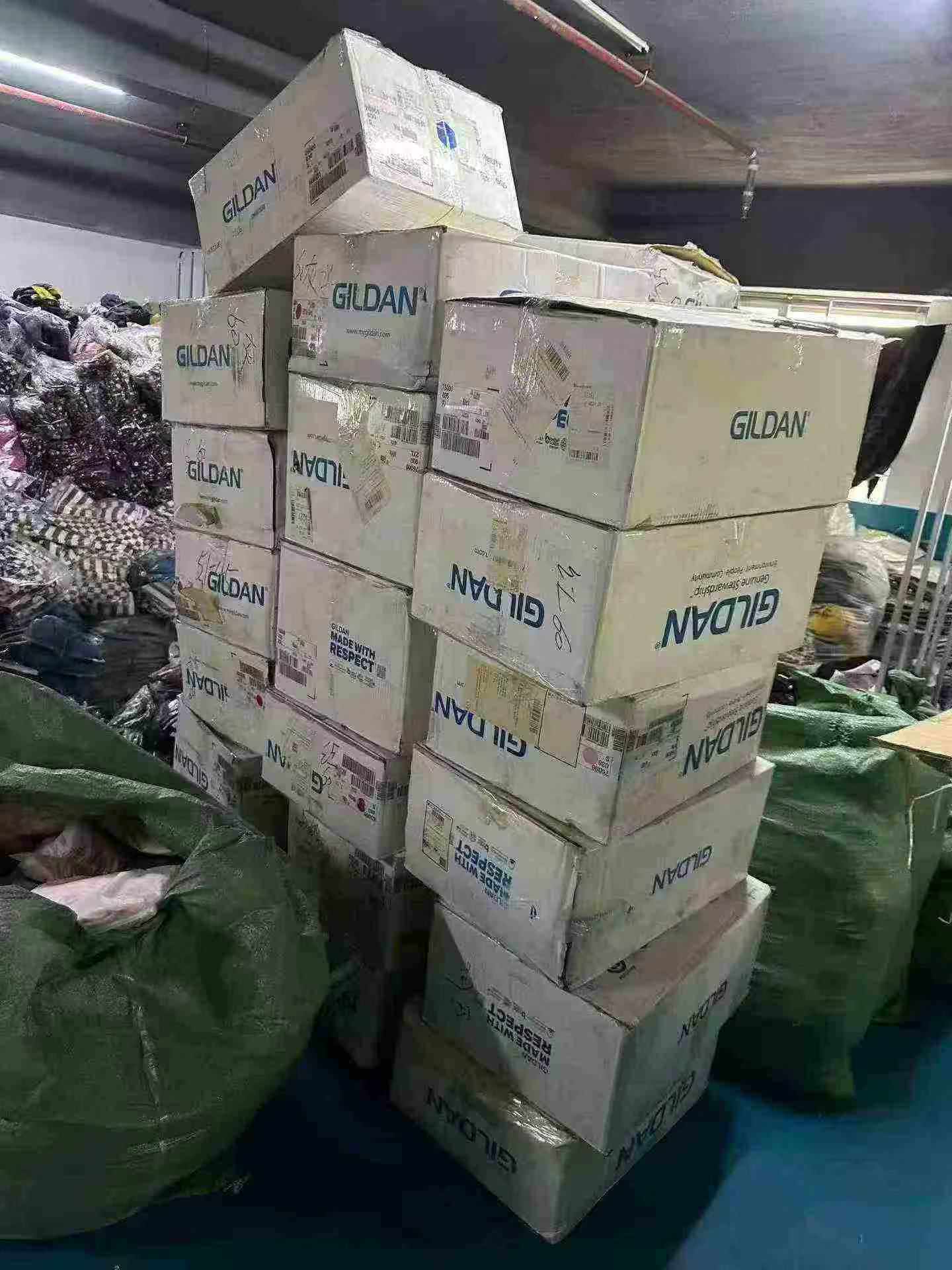 New Arrival 1000 Pieces Plain Blank T-Shirts, 4 Colors, Sizes M-4XL, Clean Carton Packed Stock - Image 1