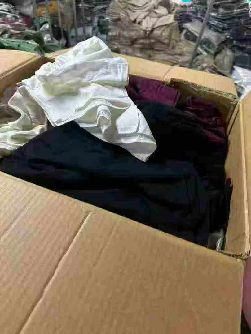 New Arrival 1000 Pieces Plain Blank T-Shirts, 4 Colors, Sizes M-4XL, Clean Carton Packed Stock - Image 2